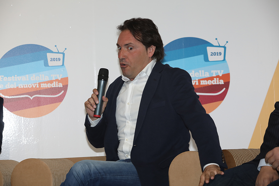 Festival della TV e dei Nuovi Media 2019_168.jpg - Road to Tokyo 2020: Eurosport e l’esperienza olimpica Cosa significa partecipare a una Olimpiade? E magari vincere una medaglia d’oro?  Alcuni tra i grandi atleti azzurri, tra cui la portabandiera di PyeongChang 2018 Arianna Fontana, raccontano le loro sfide, le loro emozioni e i loro successi a cinque cerchi.  E per Eurosport, broadcaster ufficiale delle prossime tre Olimpiadi, la sfida di portare nelle case degli italiani un’esperienza mai vista prima.